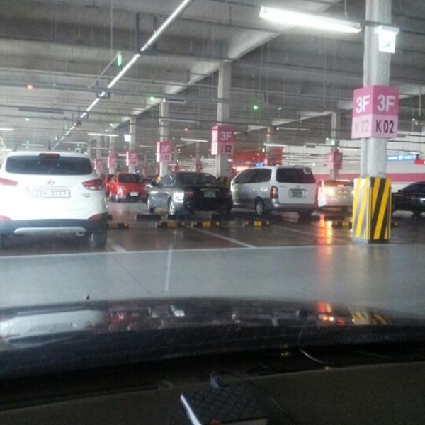 Photo taken at 홈플러스 (Home plus) by N.Kyung Cheol 싱. on 9/29/2012