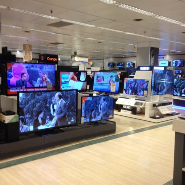 Photo taken at El Corte Inglés by cuadrodemando (. on 11/2/2012