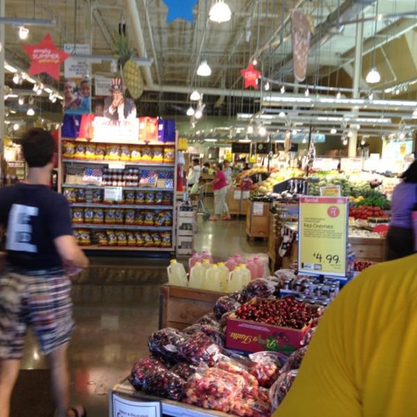 Photo taken at Whole Foods Market by John R. C. on 7/4/2012-康涅狄格西哈特福德雷蒙路50(新街与艾沙姆街间) Photo taken at Whole Foods Market by John R. C. on 7/4/2012