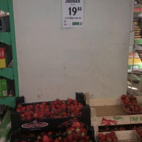 Photo taken at Kiwi by Kseniya K. on 5/19/2012