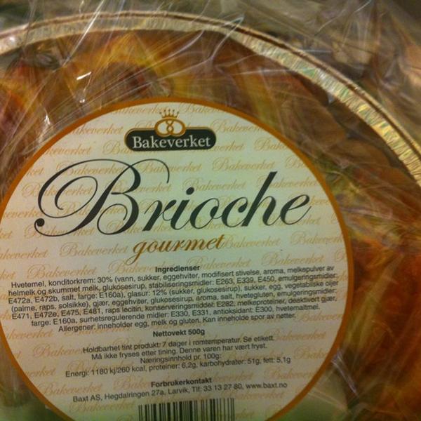 Photo taken at Kiwi by Katja E. on 9/12/2012