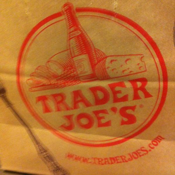Photo taken at Trader Joe's by Wine H. on 7/9/2012-加尼福尼亚 恩西尼塔斯埃尔卡米诺雷亚尔115(恩西尼塔斯大道) Photo taken at Trader Joe's by Wine H. on 7/9/2012