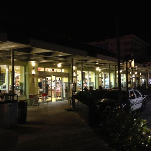 Photo taken at Whole Foods Market by Ishtiaq B. on 6/10/2012-美国佛罗里达州迈阿密奥尔顿路6789 Photo taken at Whole Foods Market by Ishtiaq B. on 6/10/2012