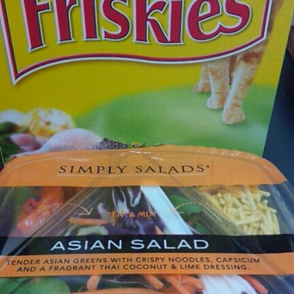 Photo taken at Woolworths by Jeskia L. on 12/7/2012-澳大利亚澳大利亚首都特区堪培拉迪克森1 Photo taken at Woolworths by Jeskia L. on 12/7/2012