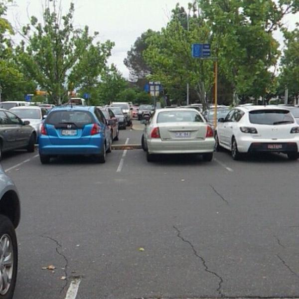 Photo taken at Woolworths by Jeskia L. on 1/29/2013-澳大利亚澳大利亚首都特区堪培拉迪克森1 Photo taken at Woolworths by Jeskia L. on 1/29/2013