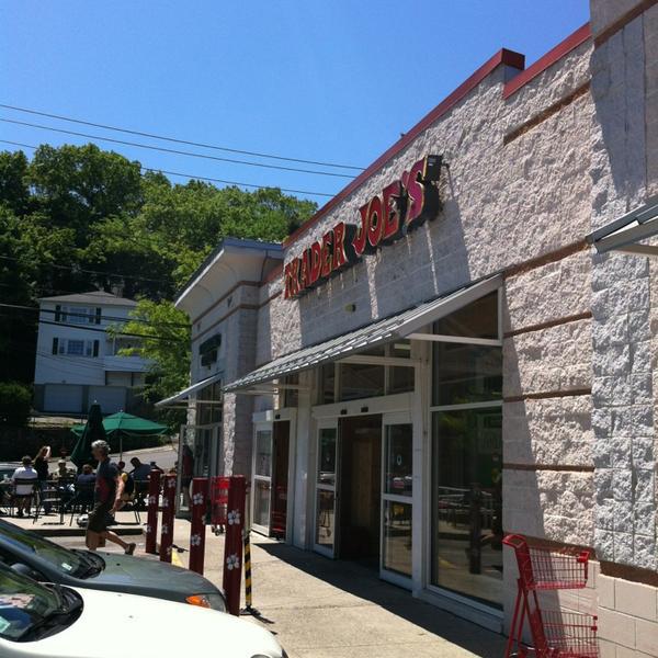 Photo taken at Trader Joe's by William M. on 5/27/2013-麻萨诸塞阿灵顿马萨诸塞大道1427(邓迪路) Photo taken at Trader Joe's by William M. on 5/27/2013