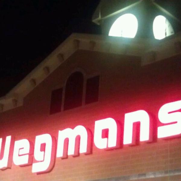 Photo taken at Wegmans by Michael B. on 11/25/2012-弗吉尼亚州弗雷德里克斯堡秋季山大道2281 Photo taken at Wegmans by Michael B. on 11/25/2012