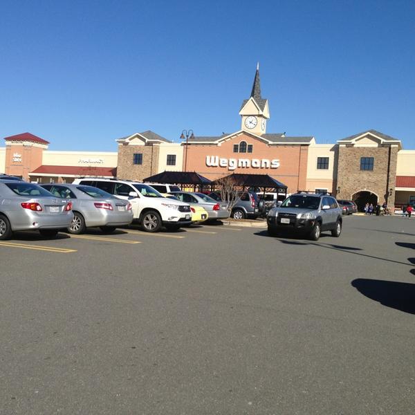 Photo taken at Wegmans by Yvette A. on 2/9/2013-弗吉尼亚州弗雷德里克斯堡秋季山大道2281 Photo taken at Wegmans by Yvette A. on 2/9/2013