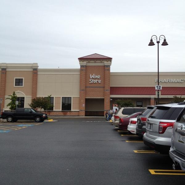 Photo taken at Wegmans by Chris B. on 10/7/2012-弗吉尼亚州弗雷德里克斯堡秋季山大道2281 Photo taken at Wegmans by Chris B. on 10/7/2012