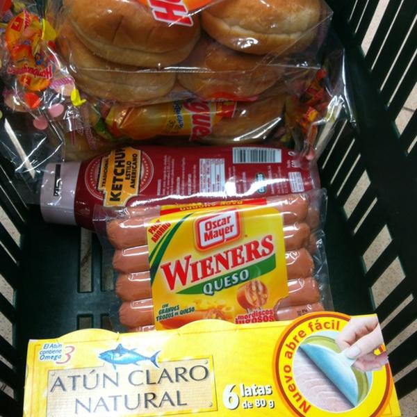 Photo taken at Mercadona by Oscar U. on 4/4/2012