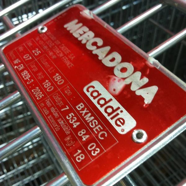 Photo taken at Mercadona by Oscar U. on 5/8/2012