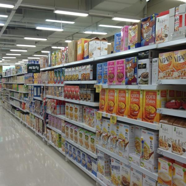 Photo taken at 홈플러스 (Home Plus) by 김 철. on 7/8/2013