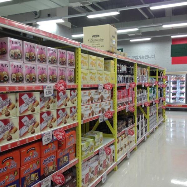 Photo taken at 홈플러스 (Home Plus) by 김 철. on 5/11/2013