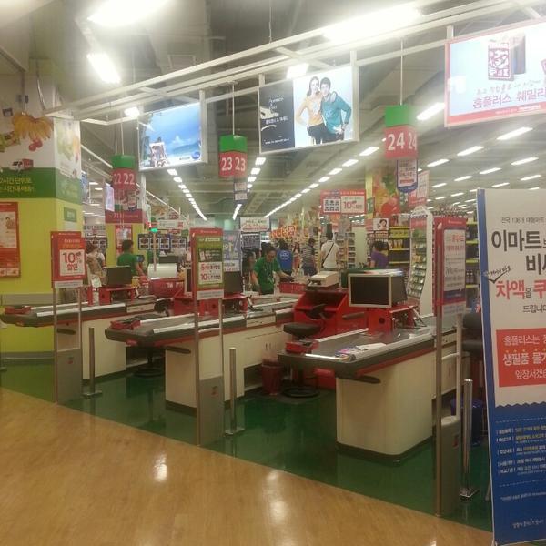 Photo taken at 홈플러스 (Home Plus) by Jumong ᆞ. on 6/22/2013