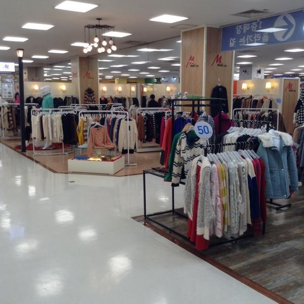 Photo taken at 홈플러스 (Home plus) by Mun-yeop N. on 11/3/2013-庆尚北道龟尾市 Photo taken at 홈플러스 (Home plus) by Mun-yeop N. on 11/3/2013