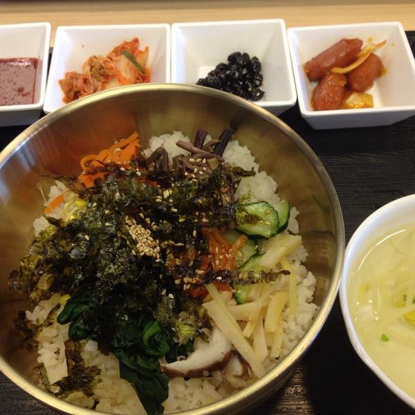 Photo taken at 이마트 (e-mart) by Soul F. on 8/30/2014-京畿道高阳市一山区237易买得超市 Photo taken at 이마트 (e-mart) by Soul F. on 8/30/2014