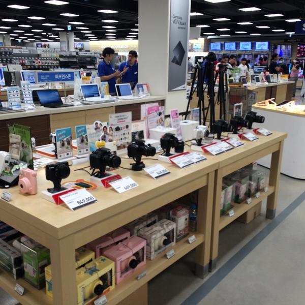 Photo taken at 이마트 (e-mart) by 경남 서. on 7/26/2014-京畿道高阳市一山区237易买得超市 Photo taken at 이마트 (e-mart) by 경남 서. on 7/26/2014
