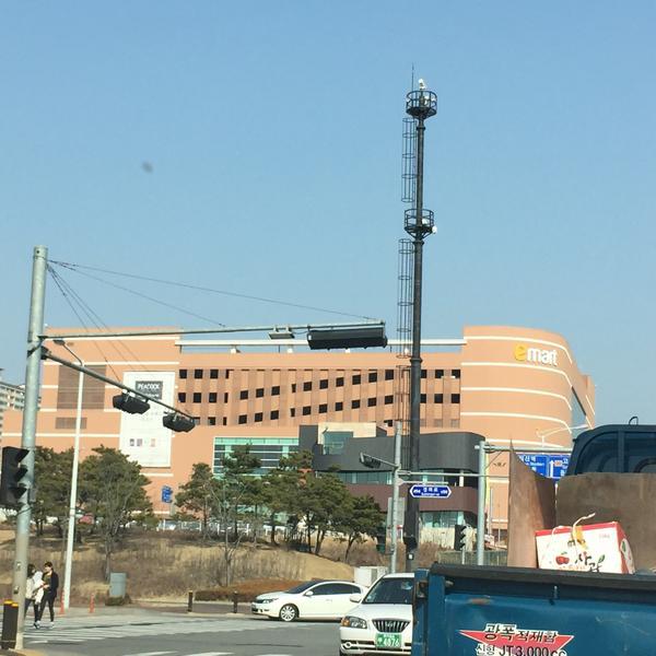 Photo taken at 이마트 (e-mart) by slimer on 3/7/2015-京畿道高阳市一山区237易买得超市 Photo taken at 이마트 (e-mart) by slimer on 3/7/2015