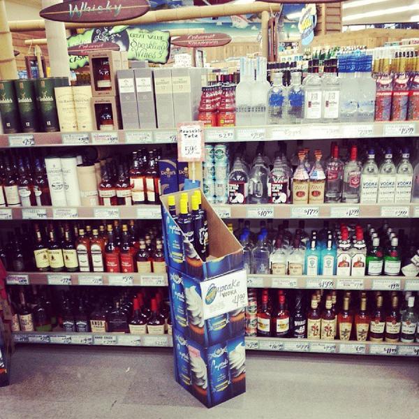 Photo taken at Trader Joe's by Christopher S. on 10/8/2013-美国加利福尼亚州圣地亚哥石榴石大道1211 Photo taken at Trader Joe's by Christopher S. on 10/8/2013