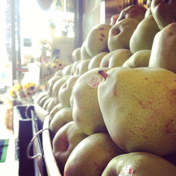 Photo taken at Whole Foods Market by Jesse T. on 10/25/2011-加尼福尼亚 圣莫尼卡威尔夏大道2201(第22街和23街之间) Photo taken at Whole Foods Market by Jesse T. on 10/25/2011