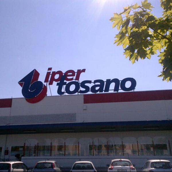 Photo taken at Iper Tosano by Thomas V. on 6/26/2012-意大利圣朱塞佩迪卡索拉约翰·保罗II街21/22 Photo taken at Iper Tosano by Thomas V. on 6/26/2012