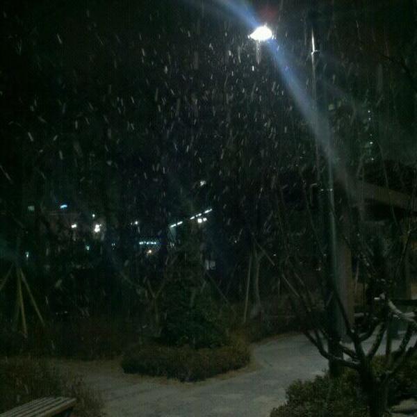 Photo taken at 홈플러스 익스프레스 / Home Plus Express by Carrie P. on 12/23/2011-首尔铜雀区神社215号 Photo taken at 홈플러스 익스프레스 / Home Plus Express by Carrie P. on 12/23/2011