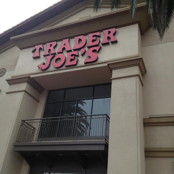 Photo taken at Trader Joe's by Shawn H. on 3/16/2013-加利福尼亚州94087 森尼韦尔 西埃尔卡米诺雷亚尔(在马蒂尔达大道)316号 Photo taken at Trader Joe's by Shawn H. on 3/16/2013