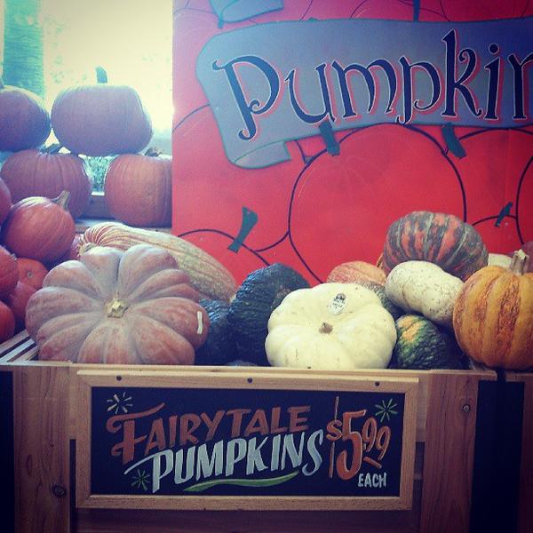 Photo taken at Trader Joe's by Ksu P. on 10/7/2013-加利福尼亚州94087 森尼韦尔 西埃尔卡米诺雷亚尔(在马蒂尔达大道)316号 Photo taken at Trader Joe's by Ksu P. on 10/7/2013