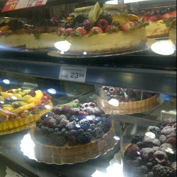 Photo taken at Longo's Boxgrove by Mirza Mushtaq B. on 10/30/2011-加拿大万锦市同溪街道98 Photo taken at Longo's Boxgrove by Mirza Mushtaq B. on 10/30/2011