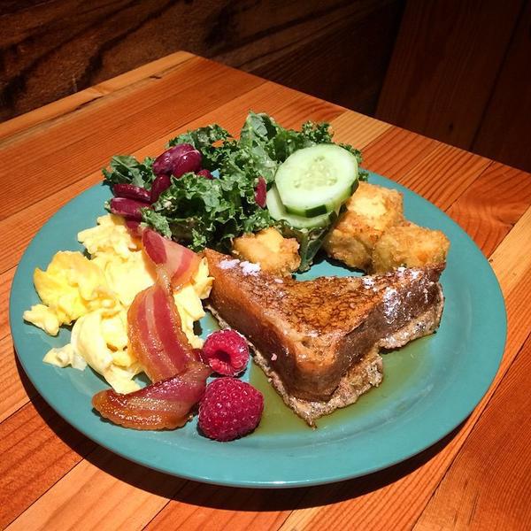 Photo taken at Whole Foods Market by Rolf on 3/13/2015-奥勒冈蒂伽德西南学校码头路12220(在西南第121大道) Photo taken at Whole Foods Market by Rolf on 3/13/2015