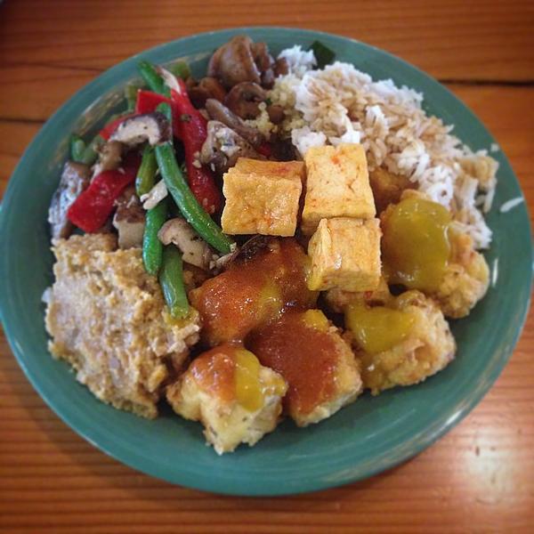 Photo taken at Whole Foods Market by Julian S. on 12/3/2014-奥勒冈蒂伽德西南学校码头路12220(在西南第121大道) Photo taken at Whole Foods Market by Julian S. on 12/3/2014