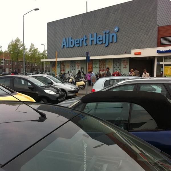 Photo taken at Albert Heijn XL by GESTOPT MET 4sq DANKZIJ CHEATERS !!! on 4/16/2011-荷兰北布拉班特省蒂尔堡简海因斯街10号 Photo taken at Albert Heijn XL by GESTOPT MET 4sq DANKZIJ CHEATERS !!! on 4/16/2011