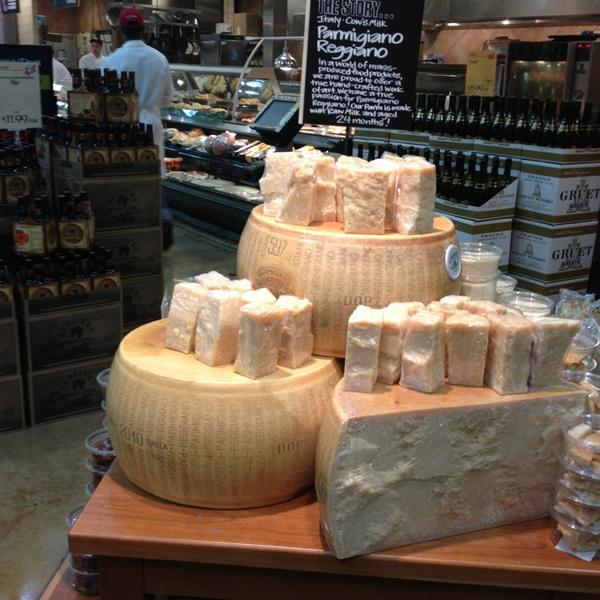 Photo taken at Whole Foods Market by Virginia B. on 1/10/2013-俄亥俄州辛辛那提埃德蒙森路2693号 Photo taken at Whole Foods Market by Virginia B. on 1/10/2013