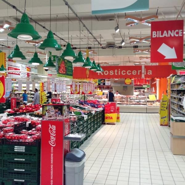 Photo taken at Auchan by Shirrman on 8/12/2013-意大利威尼斯唐托萨托街22 Photo taken at Auchan by Shirrman on 8/12/2013