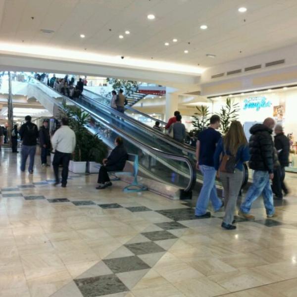 Photo taken at Centro Commerciale Dei Laghi 'Auchan' by Ernesto D. on 10/29/2011-意大利伦巴第雷斯卡尔迪纳帕尔米罗·陶里亚蒂街52 Photo taken at Centro Commerciale Dei Laghi 'Auchan' by Ernesto D. on 10/29/2011