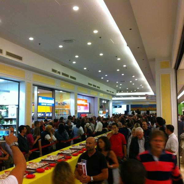 Photo taken at Centro Commerciale Dei Laghi 'Auchan' by Boris P. on 9/30/2012-意大利伦巴第雷斯卡尔迪纳帕尔米罗·陶里亚蒂街52 Photo taken at Centro Commerciale Dei Laghi 'Auchan' by Boris P. on 9/30/2012