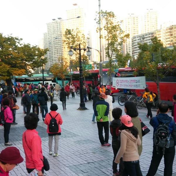 Photo taken at 롯데마트 (LOTTE Mart) by Seol seon Y. on 10/10/2014