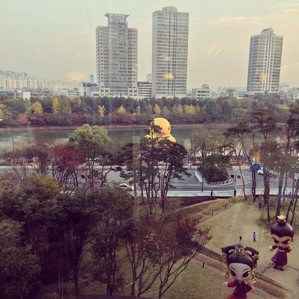 Photo taken at 롯데마트 (LOTTE Mart) by Erwin T. on 10/29/2014