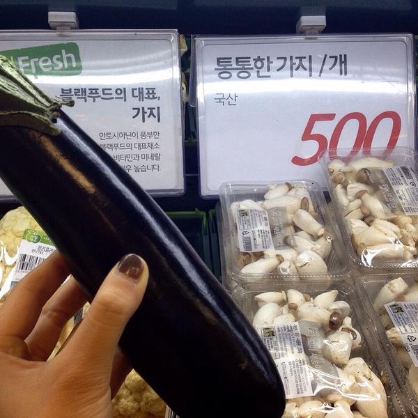 Photo taken at 롯데마트 (LOTTE Mart) by Yusun on 10/9/2014
