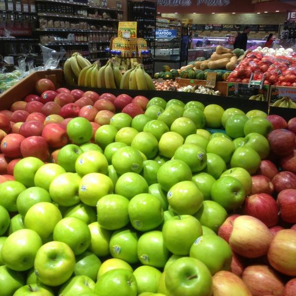 Photo taken at Whole Foods Market by Ted A. on 1/21/2013-美国阿利桑那州凤凰城塔图姆大道北10810 Photo taken at Whole Foods Market by Ted A. on 1/21/2013