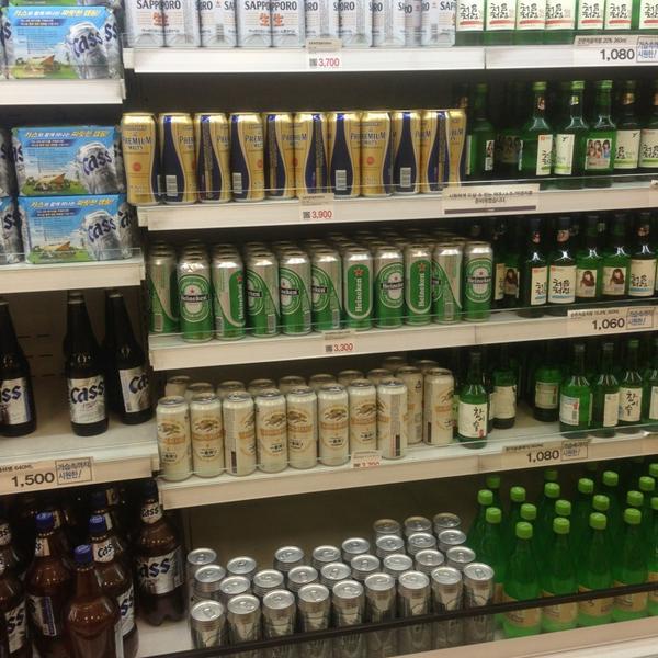 Photo taken at 이마트 (emart) by 윤성 장. on 6/10/2013-首尔特别市瑞草区16易买得超市 Photo taken at 이마트 (emart) by 윤성 장. on 6/10/2013