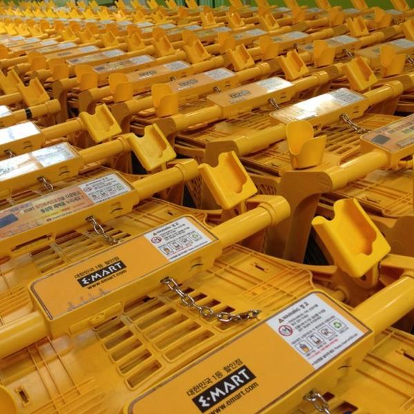 Photo taken at 이마트 (emart) by Lazypink W. on 10/20/2012-首尔特别市瑞草区16易买得超市 Photo taken at 이마트 (emart) by Lazypink W. on 10/20/2012