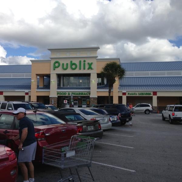 Photo taken at Publix by Antonio R. on 11/17/2012