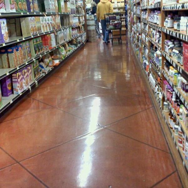 Photo taken at Whole Foods Market by Sk8Queen on 1/17/2011-美国田纳西州孟菲斯白杨大道5014(位于门登霍尔路) Photo taken at Whole Foods Market by Sk8Queen on 1/17/2011