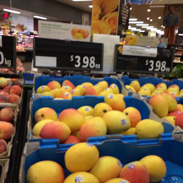 Photo taken at Woolworths by Chorus Call A. on 11/23/2013-澳大利亚昆士兰州布里斯班皇后街259 Photo taken at Woolworths by Chorus Call A. on 11/23/2013