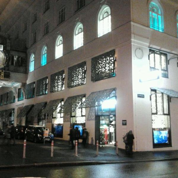 Photo taken at MERKUR Hoher Markt by CITY O. on 12/6/2012