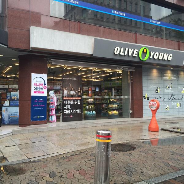 Photo taken at 올리브영 (OLIVE YOUNG) by Young Jun K.