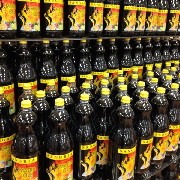 Photo taken at Trader Joe's by chiesama on 7/22/2012-美国加利福尼亚州雷东多海滩埃琳娜大道南1761 Photo taken at Trader Joe's by chiesama on 7/22/2012