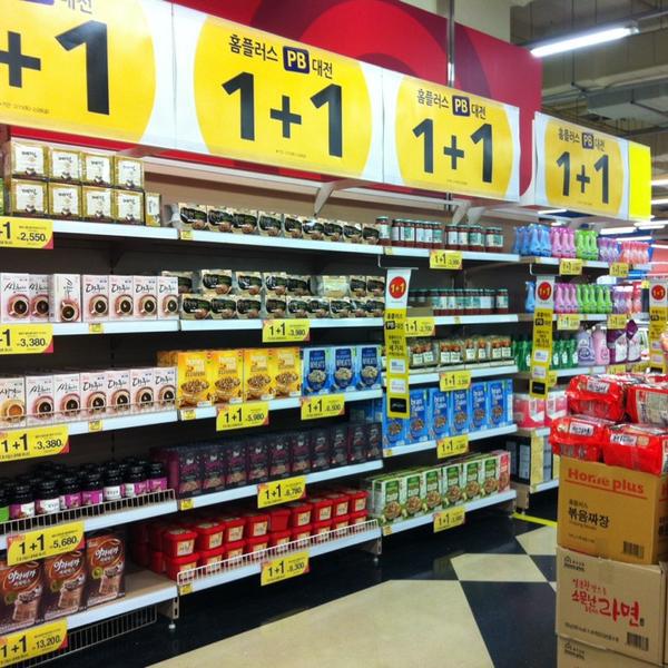 Photo taken at 홈플러스 (Home plus) by Youngmi O. on 2/22/2014-首尔市九老区京仁路661号(新道林店) Photo taken at 홈플러스 (Home plus) by Youngmi O. on 2/22/2014