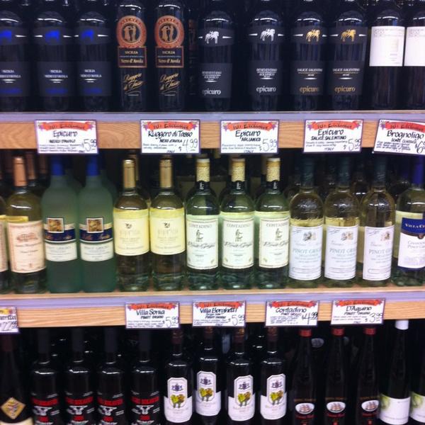 Photo taken at Trader Joe's by Sonia O. on 8/21/2013-美国华盛顿州雷德蒙德路15932 Photo taken at Trader Joe's by Sonia O. on 8/21/2013